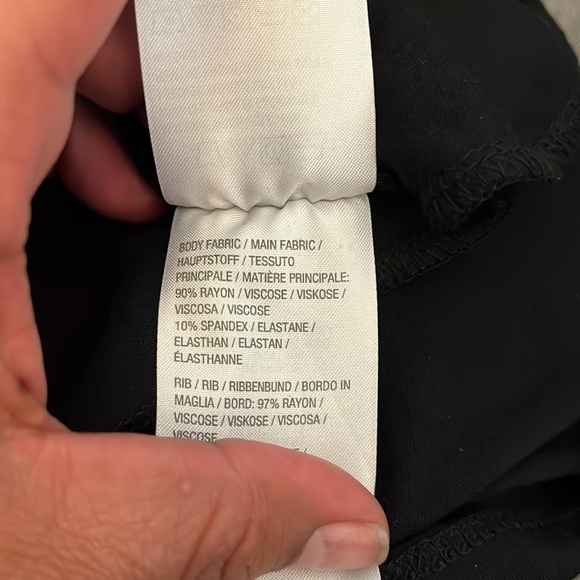 LOGO Lounge Lori Goldstein size Medium shark hem jacket in black. - Picture 8 of 9